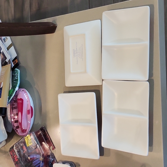 Chantal 6 3/4”x5" Divided Party Plates Set of 4 Stoneware - Picture 5 of 6